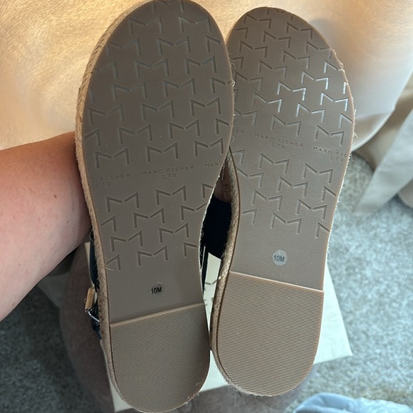 NIB - Marc Fisher Oria sandals - Picture 3 of 3